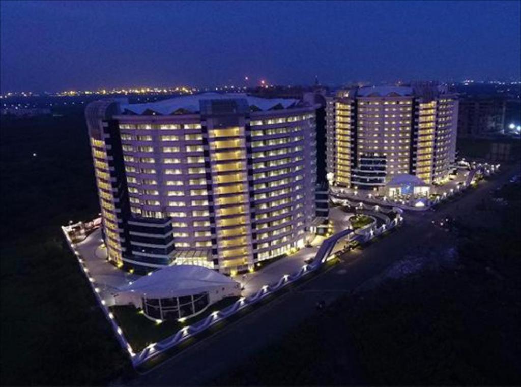 Royal Treats At Rajhans Belliza Near Airport Surat Exterior foto
